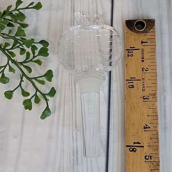Mikasa Clear Apple Wine Bottle Stopper Set Of Two - Picture 3 of 3